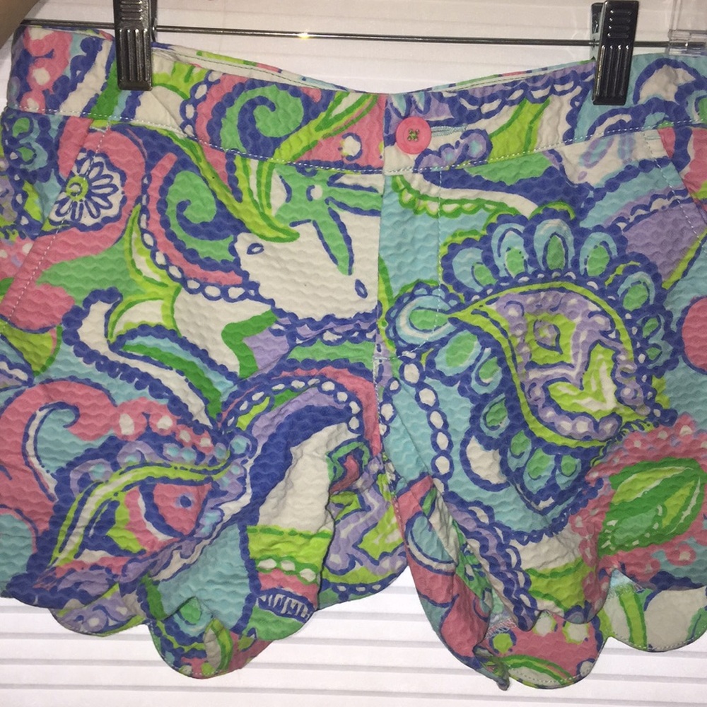 Lilly Pulitzer scalloped shorts!
